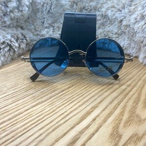 BRAND NEW✨
ROUND EYEWEAR ACCESSORIES🌀
VERY FANCY SUNGLASSES 💌
UV PROTECTION⚜️